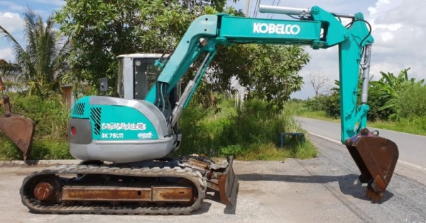 ขายด่วนรถเเบคโฮ โกเบโก้SK75หัวเก๋งสวยรถนอกเพื่งนำเข้ามาใหม่สวยเดิมๆเคื่องดีปั่มแรงคอลโทลน้ำมันปั้มนิ้ว บูมอามร์สวยเร็วแรงไม่โหลด เครื่องอีซูซู4สูบ 4JB1ระบบเต่ากะต่ายลายหัวแย็กครบพร้อมใช้รถยังไม่เคยใช้งานในไทยเลย