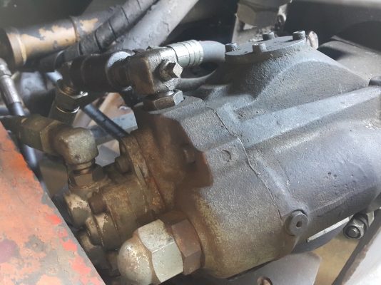 เครื่องยนต์ ISUZU 3KC2 เครื่อง 3 สูบ พร้อมปั๊มไฮดรอลิค UCHIDA ใส่ PC30 ได้ ของเก่านอกนำเข้า สภาพดี พร้อมใช้งาน