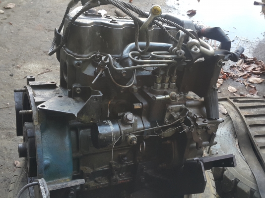 เครื่องยนต์ ISUZU 3KC2 เครื่อง 3 สูบ พร้อมปั๊มไฮดรอลิค UCHIDA ใส่ PC30 ได้ ของเก่านอกนำเข้า สภาพดี พร้อมใช้งาน