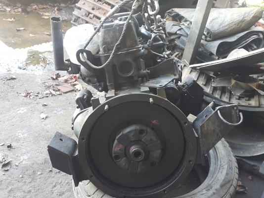 เครื่องยนต์ ISUZU 3KC2 เครื่อง 3 สูบ พร้อมปั๊มไฮดรอลิค UCHIDA ใส่ PC30 ได้ ของเก่านอกนำเข้า สภาพดี พร้อมใช้งาน