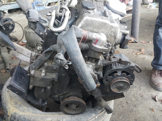 เครื่องยนต์ ISUZU 3KC2 เครื่อง 3 สูบ พร้อมปั๊มไฮดรอลิค UCHIDA ใส่ PC30 ได้ ของเก่านอกนำเข้า สภาพดี พร้อมใช้งาน