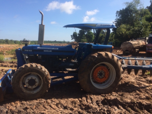 รถไถ FORD 7610S 4 สูบ รถไถ FORD 7610S 4 สูบ