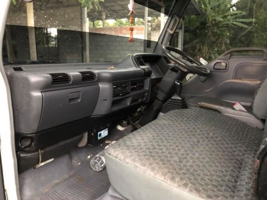 ขายรถ 6 ล้อตู้ 3บาน NKR71LY ค.4HG1 130โบว์ ปี 49 ราคา 430,000