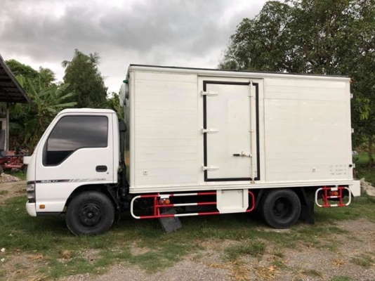 ขายรถ 6 ล้อตู้ 3บาน NKR71LY ค.4HG1 130โบว์ ปี 49 ราคา 430,000