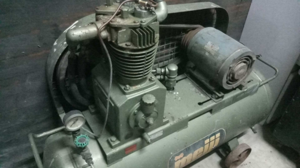 ปั้มลมมือเดียว อุปกรณ์เหมือนออกห้างญี่ปุ่น โรงงานผลิตเสื้อแบรนด์ห้าง ใช้งานไม่หนัก