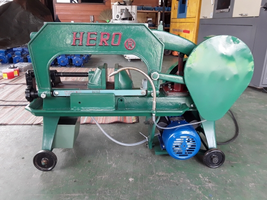ขายเครื่องเลื่อย HERO 14 นิ้ว ใช้ไฟบ้าน 220V. มี 3 รุ่น ราคาตามอ๊อฟชั่น  1.ขาย 12,000 ไม่มีปีก ไม่มีปั๊มน้ำ 2.ขาย 15,000 มีปีกรางน้ำ ไม่มีปั๊มน้ำ 3.ขาย 17,000 มีปีกรางน้ำ มีปั๊มน้ำ  อุปกรณ์ครบ เครื่องแรง น้ำกระฉูด สั่งทำได้ ขายของดีครับ สภาพสินค้า 98\% อยู