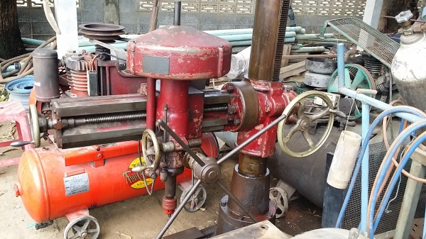 สว่านแขนแดง