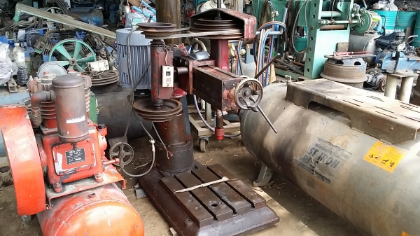 สว่านแขนแดง