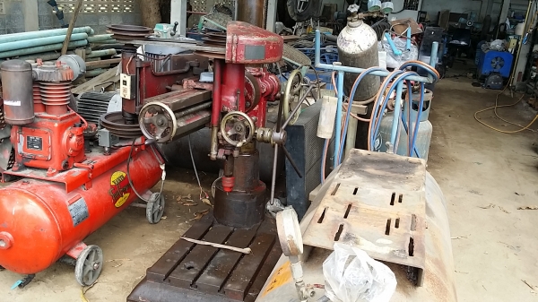 สว่านแขนแดง