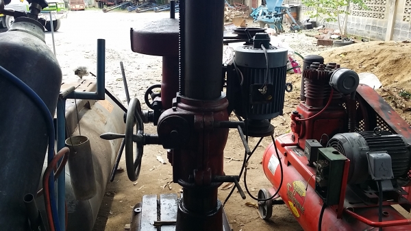 สว่านแขนแดง