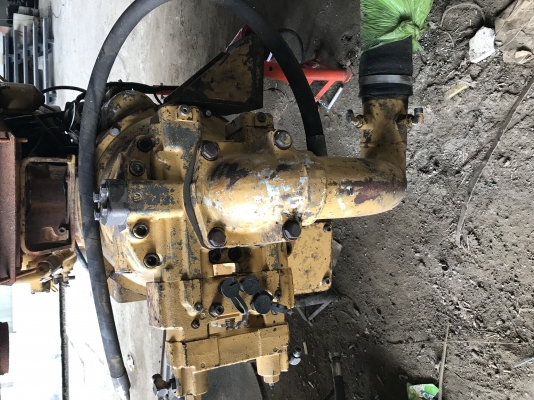 ขายปั้มท้ายเครื่อง CAT330B Z10