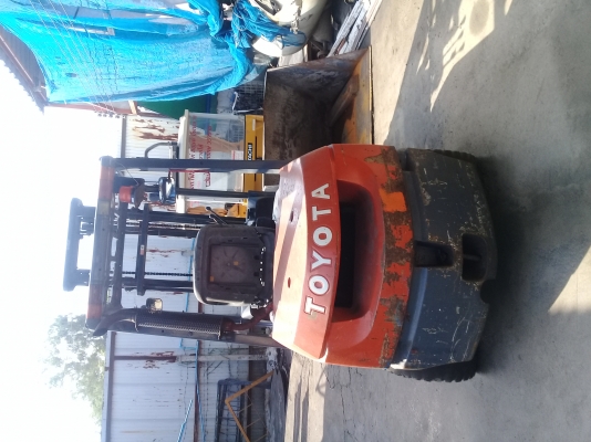 ขายโฟล์คลิฟท์ toyota 3FD ราคาถูกๆ