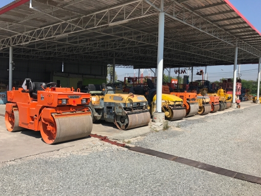 ขายรถบด4ตัน CATERPILLARรุ่นCB335Dรถนอกนำเข้าไม่เคยใช้งานในไทย หน้าเหล็กหลังยาง ขับ2เพลาเอวอ่อน เครื่องCAT3สูบ สภาพดีพร้อมใช้งาน มีให้เลือกหลายคันหลายขนาด Line: jiraroj2909