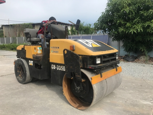ขายรถบด4ตัน CATERPILLARรุ่นCB335Dรถนอกนำเข้าไม่เคยใช้งานในไทย หน้าเหล็กหลังยาง ขับ2เพลาเอวอ่อน เครื่องCAT3สูบ สภาพดีพร้อมใช้งาน มีให้เลือกหลายคันหลายขนาด Line: jiraroj2909