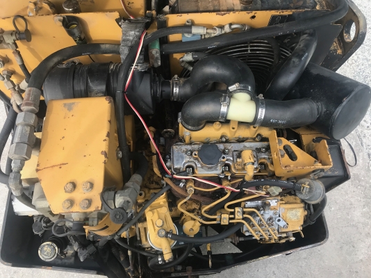 ขายรถบด4ตัน CATERPILLARรุ่นCB335Dรถนอกนำเข้าไม่เคยใช้งานในไทย หน้าเหล็กหลังยาง ขับ2เพลาเอวอ่อน เครื่องCAT3สูบ สภาพดีพร้อมใช้งาน มีให้เลือกหลายคันหลายขนาด Line: jiraroj2909