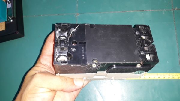 ขายเบรกเกอร์MISUBHISI ขนาด 100AMP ขาดน๊อต2ตัวเก่าเก็บ ขายเบรกเกอร์MISUBHISI ขนาด 100AMP ขาดน๊อต2ตัวเก่าเก็บ