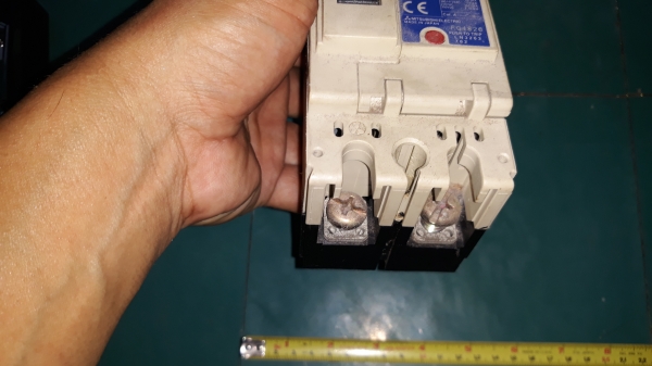 ขายเบรกเกอร์MISUBHISI ขนาด 100AMP ขาดน๊อต2ตัวเก่าเก็บ