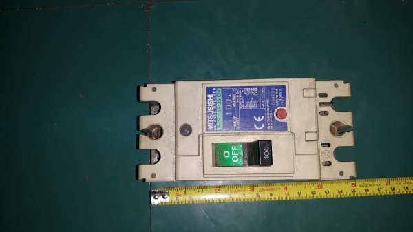 ขายเบรกเกอร์MISUBHISI ขนาด 100AMP ขาดน๊อต2ตัวเก่าเก็บ ขายเบรกเกอร์MISUBHISI ขนาด 100AMP ขาดน๊อต2ตัวเก่าเก็บ