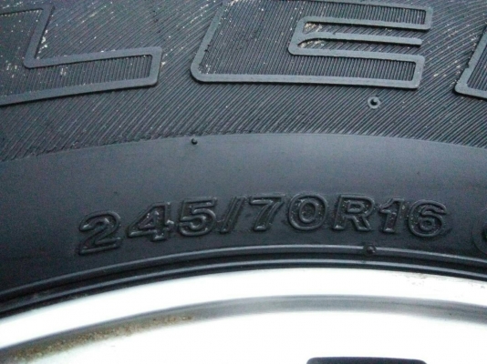 ขายแม็กISUZUพร้อมยาง 245/70R16 บริดจสโตน ปี10 ดอกยางเต็ม ใช้งานน้อย ชุดละ 4500 บาท ขายแม็กISUZUพร้อมยาง 245/70R16 บริดจสโตน ปี10 ดอกยางเต็ม ใช้งานน้อย ชุดละ 4500 บาท