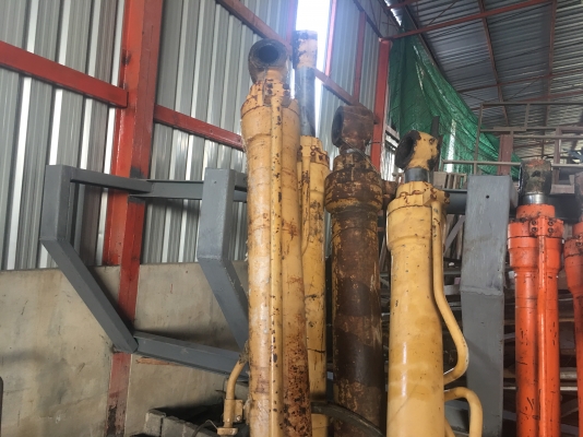 ขายด่วน กระบอกCAT330V2 สี่กระบอก