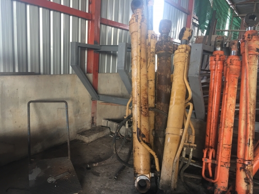 ขายด่วน กระบอกCAT330V2 สี่กระบอก