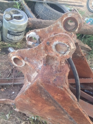 ขาย. บุ้งกี้ใส่.  แมคโค  PC. 60-75