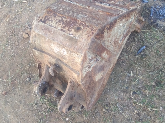 ขาย. บุ้งกี้ใส่.  แมคโค  PC. 60-75