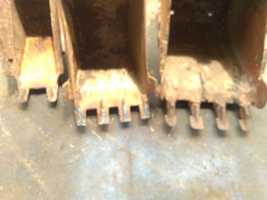 ขาย. บุ้งกี้ใส่.  แมคโค  PC. 60-75