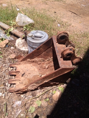 ขาย. บุ้งกี้ใส่.  แมคโค  PC. 60-75