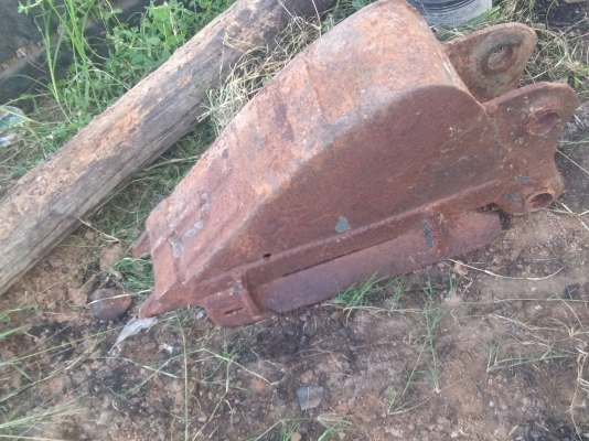 ขาย. บุ้งกี้ใส่.  แมคโค  PC. 60-75