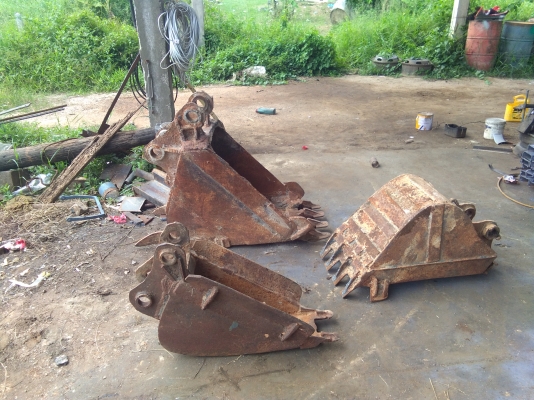 ขาย. บุ้งกี้ใส่.  แมคโค  PC. 60-75