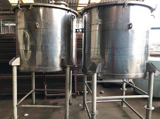 ถังสแตนเลส ความจุ 1,500 ลิตร ขนาด กว้าง 1.30 เมตร สูง 1.20 เมตร ไม่รวมขา เหลือ 1 ใบค่ะ