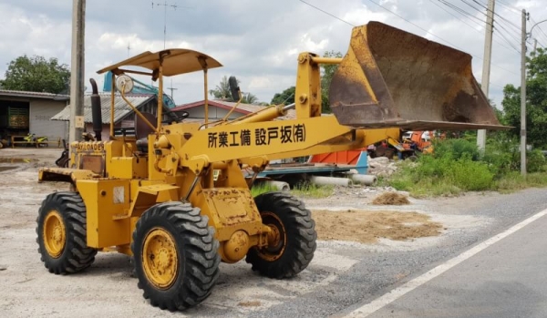 ขายด่วนรถตักมิสซูHL707เอวอ่อนขับ4ล้อรถนอกนำเข้าขนาดใหญ่ตัก2.5คิวยกสูง3เมตรเกียร์ทอร์คเครื่องดีเซลปั้มแรงรถเพื่งนำเข้ามายังไม่เคยใช้ในไทยเลย