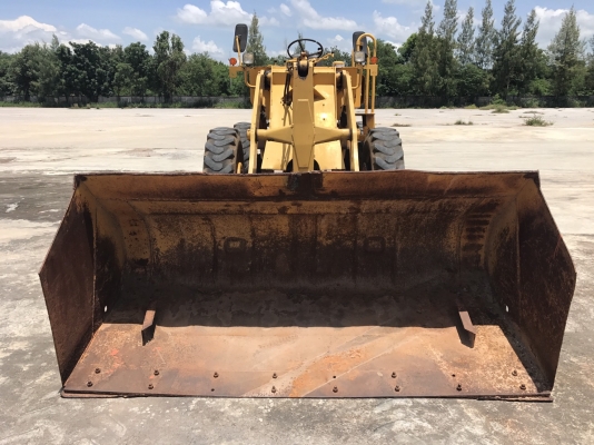 ขายรถตักล้อยาง KOMATSU JH30-B-7671 ราคา.320,000 ต่อรอง 2 เพลาเครื่อง 4 สูบ เครื่องแรง ปั้มแรง สะภาพสวย ยางพร้อมใช้ ต่อแขนแล้ว เกียร์ใช้งานได้ครบ สนใจรีบโทรจองด่วนที่.081-3531946 ต่อ.บางนา &amp; ID-LINE รถอยู่ จ.นครราชสีมา