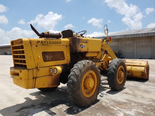 ขายรถตักล้อยาง KOMATSU JH30-B-7671 ราคา.320,000 ต่อรอง 2 เพลาเครื่อง 4 สูบ เครื่องแรง ปั้มแรง สะภาพสวย ยางพร้อมใช้ ต่อแขนแล้ว เกียร์ใช้งานได้ครบ สนใจรีบโทรจองด่วนที่.081-3531946 ต่อ.บางนา &amp; ID-LINE รถอยู่ จ.นครราชสีมา