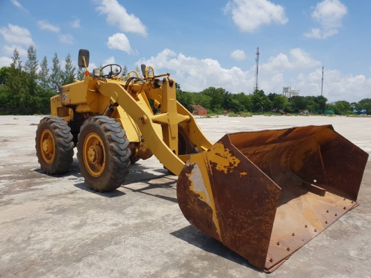 ขายรถตักล้อยาง KOMATSU JH30-B-7671 ราคา.320,000 ต่อรอง 2 เพลาเครื่อง 4 สูบ เครื่องแรง ปั้มแรง สะภาพสวย ยางพร้อมใช้ ต่อแขนแล้ว เกียร์ใช้งานได้ครบ สนใจรีบโทรจองด่วนที่.081-3531946 ต่อ.บางนา &amp; ID-LINE รถอยู่ จ.นครราชสีมา