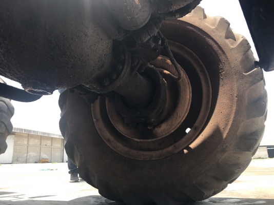 ขายรถตักล้อยาง KOMATSU JH30-B-7671 ราคา.320,000 ต่อรอง 2 เพลาเครื่อง 4 สูบ เครื่องแรง ปั้มแรง สะภาพสวย ยางพร้อมใช้ ต่อแขนแล้ว เกียร์ใช้งานได้ครบ สนใจรีบโทรจองด่วนที่.081-3531946 ต่อ.บางนา &amp; ID-LINE รถอยู่ จ.นครราชสีมา