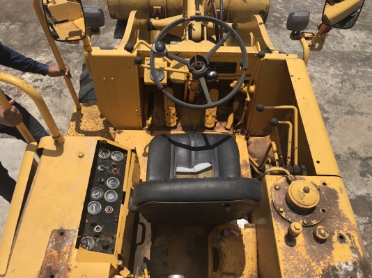 ขายรถตักล้อยาง KOMATSU JH30-B-7671 ราคา.320,000 ต่อรอง 2 เพลาเครื่อง 4 สูบ เครื่องแรง ปั้มแรง สะภาพสวย ยางพร้อมใช้ ต่อแขนแล้ว เกียร์ใช้งานได้ครบ สนใจรีบโทรจองด่วนที่.081-3531946 ต่อ.บางนา &amp; ID-LINE รถอยู่ จ.นครราชสีมา