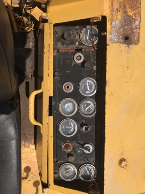 ขายรถตักล้อยาง KOMATSU JH30-B-7671 ราคา.320,000 ต่อรอง 2 เพลาเครื่อง 4 สูบ เครื่องแรง ปั้มแรง สะภาพสวย ยางพร้อมใช้ ต่อแขนแล้ว เกียร์ใช้งานได้ครบ สนใจรีบโทรจองด่วนที่.081-3531946 ต่อ.บางนา &amp; ID-LINE รถอยู่ จ.นครราชสีมา