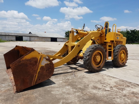 ขายรถตักล้อยาง KOMATSU JH30-B-7671 ราคา.320,000 ต่อรอง 2 เพลาเครื่อง 4 สูบ เครื่องแรง ปั้มแรง สะภาพสวย ยางพร้อมใช้ ต่อแขนแล้ว เกียร์ใช้งานได้ครบ สนใจรีบโทรจองด่วนที่.081-3531946 ต่อ.บางนา &amp; ID-LINE รถอยู่ จ.นครราชสีมา