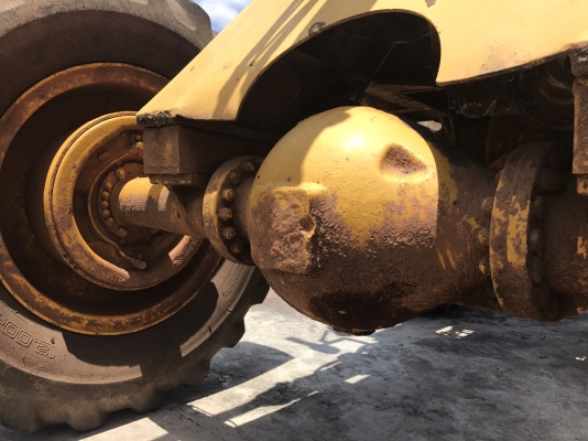 ขายรถตักล้อยาง KOMATSU JH30-B-7671 ราคา.320,000 ต่อรอง 2 เพลาเครื่อง 4 สูบ เครื่องแรง ปั้มแรง สะภาพสวย ยางพร้อมใช้ ต่อแขนแล้ว เกียร์ใช้งานได้ครบ สนใจรีบโทรจองด่วนที่.081-3531946 ต่อ.บางนา &amp; ID-LINE รถอยู่ จ.นครราชสีมา