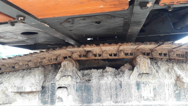 HITACHI ZX 200-1 รถบอดี้สวยเดิมๆครับ ทำงาน 10,400 ชม. ภายในเก๋งสะอาด แอร์เย็น ช่วงล่างแน่น พร้อมใช้งานได้เลย เอกสารทะเบียนครบ