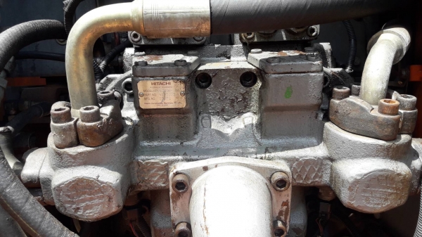 HITACHI ZX 200-1 รถบอดี้สวยเดิมๆครับ ทำงาน 10,400 ชม. ภายในเก๋งสะอาด แอร์เย็น ช่วงล่างแน่น พร้อมใช้งานได้เลย เอกสารทะเบียนครบ