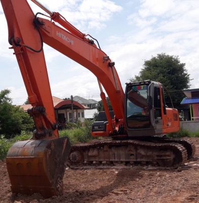 HITACHI ZX 200-1 รถบอดี้สวยเดิมๆครับ ทำงาน 10,400 ชม. ภายในเก๋งสะอาด แอร์เย็น ช่วงล่างแน่น พร้อมใช้งานได้เลย เอกสารทะเบียนครบ