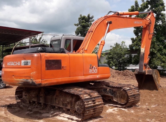 HITACHI ZX 200-1 รถบอดี้สวยเดิมๆครับ ทำงาน 10,400 ชม. ภายในเก๋งสะอาด แอร์เย็น ช่วงล่างแน่น พร้อมใช้งานได้เลย เอกสารทะเบียนครบ