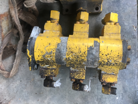 ขายปั้มไฮดรอลิคสามตอน+กระปุกเกียร์+ปั้มฝากอีกหนึ่งตัว0986599893 ขายปั้มไฮดรอลิคสามตอน+กระปุกเกียร์+ปั้มฝากอีกหนึ่งตัว0986599893