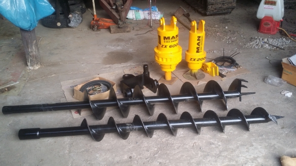 มอเตอร์สว่านเจาะดิน ติดรถแม็คโคร รถเครน