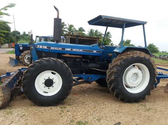 ขายฟอรด7810/4&times;4/6สูบเกียกลางคานหน้าคาลาโล่ยางดีเล่มทะเบียนครบ