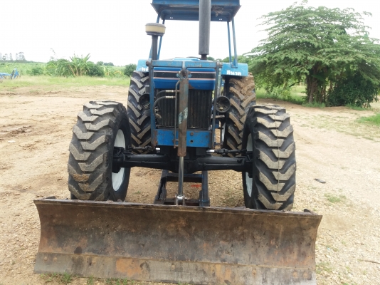 ขายฟอรด7810/4&times;4/6สูบเกียกลางคานหน้าคาลาโล่ยางดีเล่มทะเบียนครบ