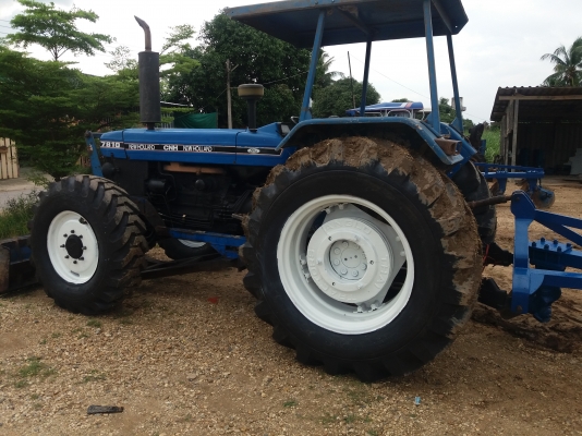 ขายฟอรด7810/4&times;4/6สูบเกียกลางคานหน้าคาลาโล่ยางดีเล่มทะเบียนครบ